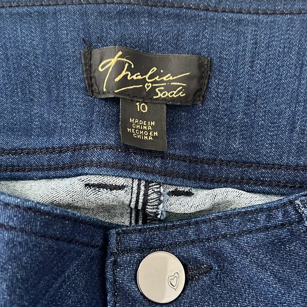 NWT Thalia Sodi stetch jeans size 10 figure flattering. - Picture 4 of 10